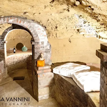 La Grotta Nel Fienile * Lari