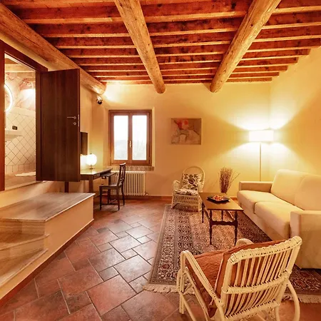Feriehus La Grotta Nel Fienile Lari